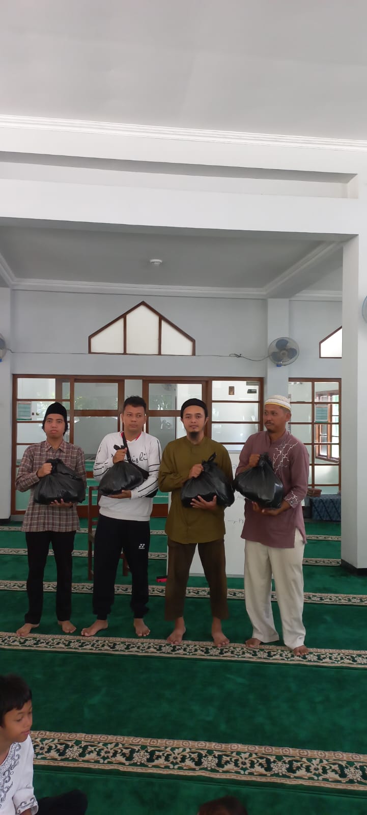 Pembagian Paket Sekolah